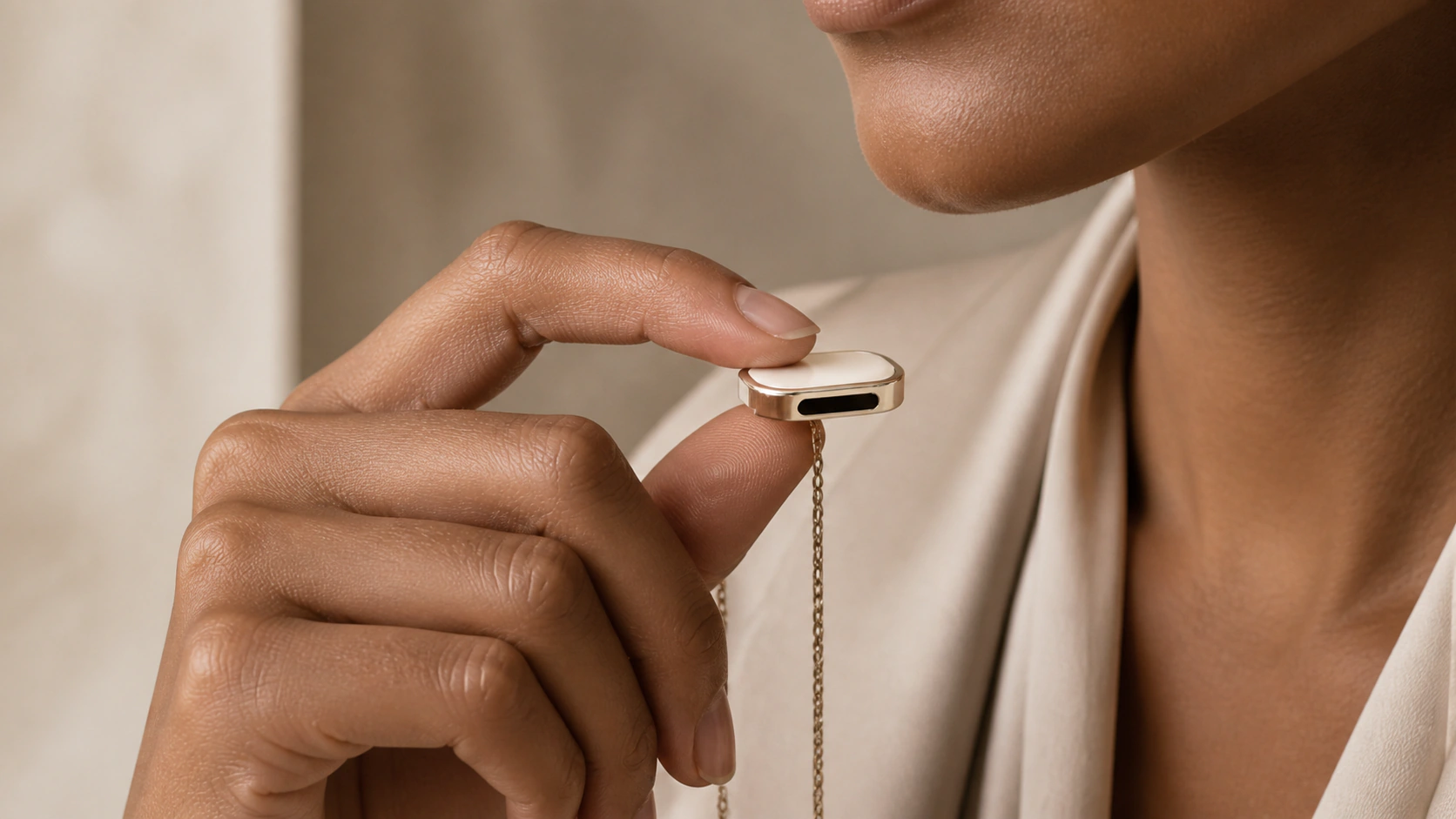 Champagne Presence Key with a fine chain